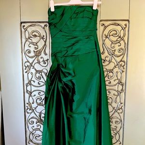 Monique Lhuillier Emerald City Dazzling Dress